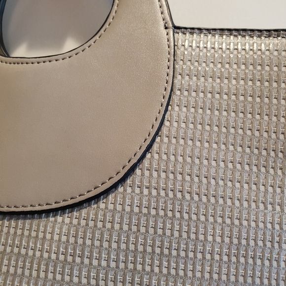 Moda Luxe Sienna tote grey. Vegan woven leather. NWOT. - Picture 5 of 10